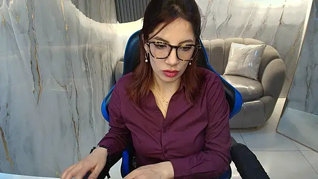 nadia r  online show from 07-17-26, 07:44