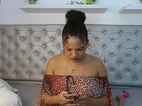 Snapshot of lulu_lovee chatting on 10-24-25, 03:38 lulu lovee online show from 10-24-25, 03:38