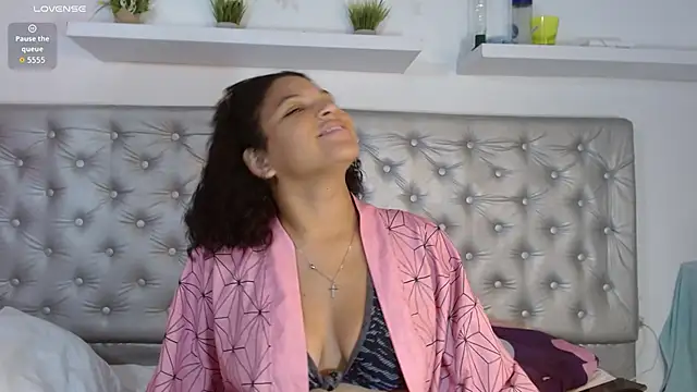 Snapshot of lulu_lovee chatting on 10-06-25, 03:29 lulu lovee online show from 10-06-25, 03:29