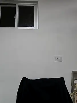 Snapshot of Daniela-rosee chatting on 10-05-25, 02:24 Daniela-rosee online show from 10-05-25, 02:24
