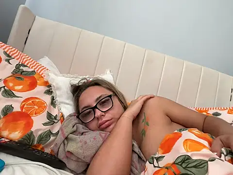 petitelucyXoxx online show from 05-09-26, 07:34