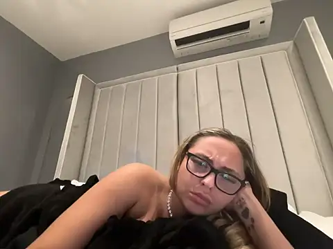 petitelucyXoxx online show from 05-03-26, 07:28