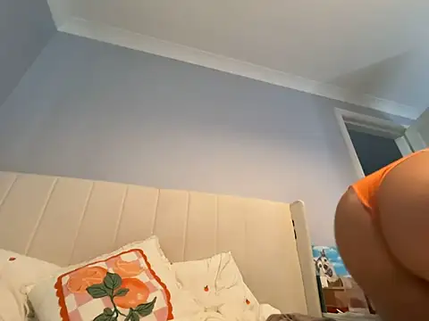 petitelucyXoxx online show from 05-18-26, 06:01