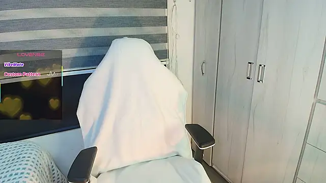 veronikali online show from 12-19-25, 07:49