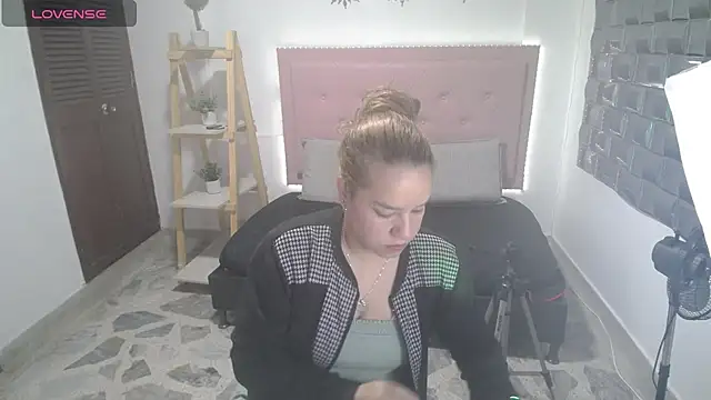 Dulce  Lovee online show from 12-02-25, 01:35