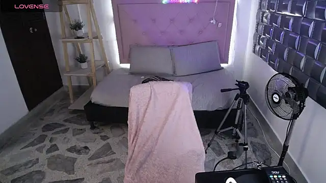 Dulce  Lovee online show from 12-22-25, 07:36