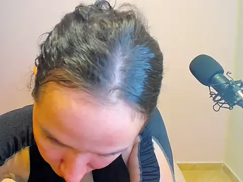 Snapshot of butterflyfree1 chatting on 09-27-25, 08:37 butterflyfree1 online show from 09-27-25, 08:37