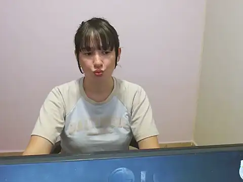 Snapshot of butterflyfree1 chatting on 09-19-25, 04:38 butterflyfree1 online show from 09-19-25, 04:38