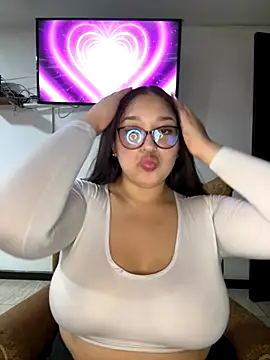 Snapshot of Whiitney_Bloom chatting on 11-16-25, 03:11 Whiitney Bloom online show from 11-16-25, 03:11