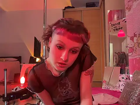 Snapshot of MystiqueRoxy chatting on 11-02-25, 12:15 MystiqueRoxy online show from 11-02-25, 12:15