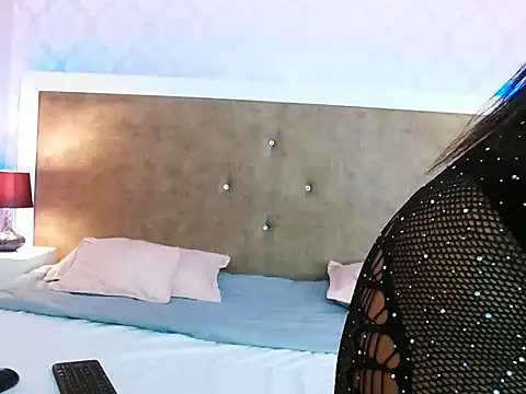 TINNATAYLOR online show from 10-04-25, 08:10