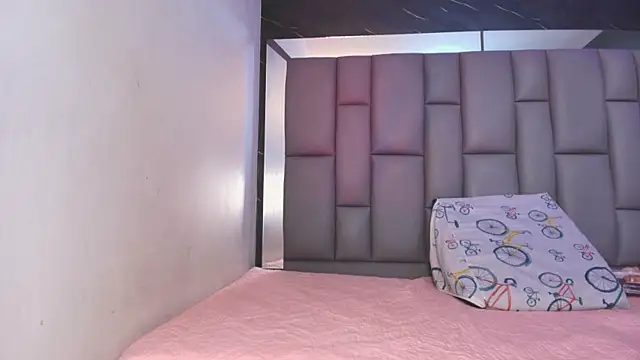 kissme luna online show from 11-18-25, 07:17