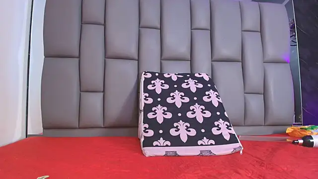 kissme luna online show from 11-12-25, 07:07