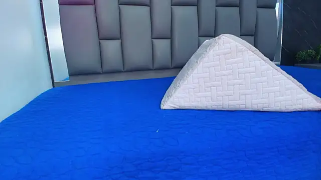 Snapshot of kissme_luna chatting on 02-28-26, 07:02 kissme luna online show from 02-28-26, 07:02