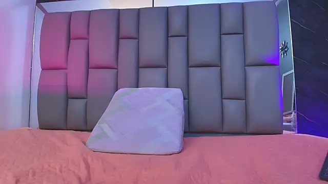 kissme luna online show from 10-18-25, 07:05