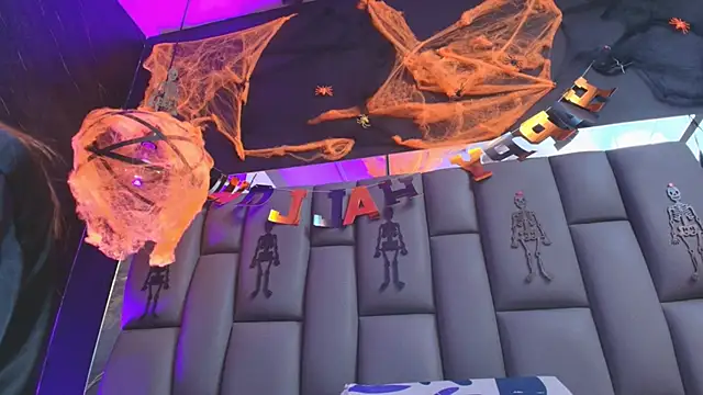 kissme luna online show from 10-31-25, 07:10