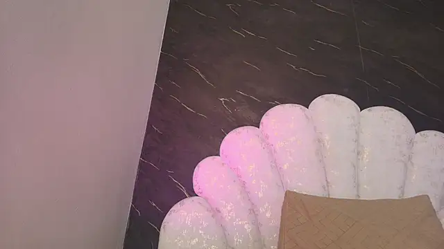 Snapshot of kissme_luna chatting on 05-06-26, 07:07 kissme luna online show from 05-06-26, 07:07