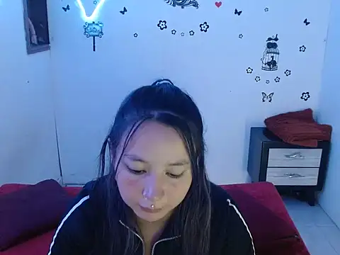 Mia2xsmith online show from 11-08-25, 07:17