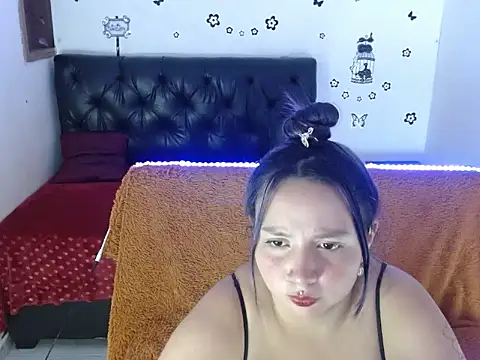 Mia2xsmith online show from 10-09-25, 04:13