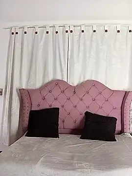 Mia2xsmith online show from 01-08-26, 06:30