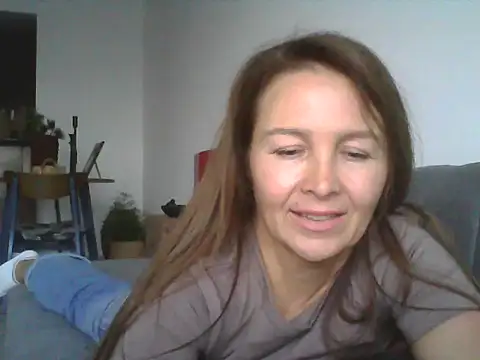 Avelinii online show from 05-13-26, 02:46