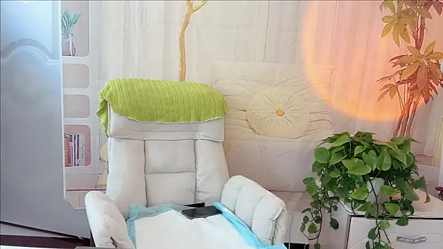 Snapshot of Crystal_168 chatting on 06-11-26, 12:32 Crystal 168 online show from 06-11-26, 12:32