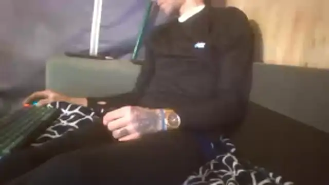 Sillycatfish online show from 11-19-25, 05:40