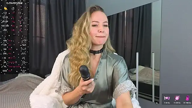 Snapshot of Hloya_Mei chatting on 10-23-25, 02:32 Hloya Mei online show from 10-23-25, 02:32