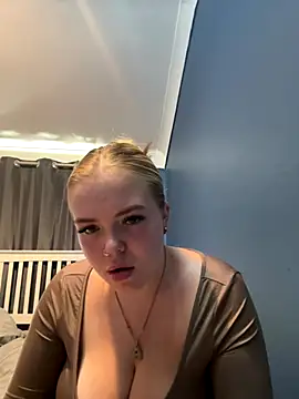 prettycocomae online show from 09-10-25, 02:49