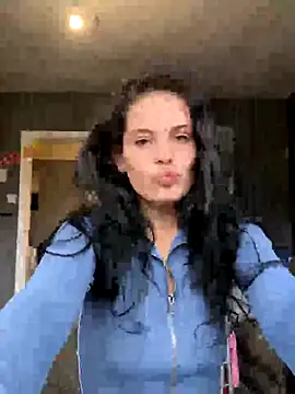 Snapshot of Camwithchlox chatting on 10-07-25, 04:19 Camwithchlox online show from 10-07-25, 04:19