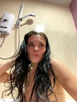Snapshot of Camwithchlox chatting on 10-12-25, 06:53 Camwithchlox online show from 10-12-25, 06:53