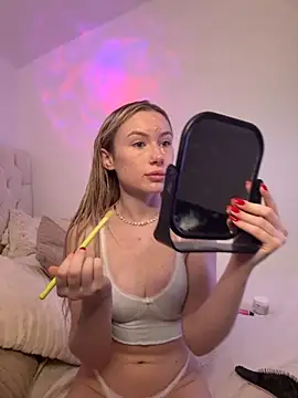 SexySaraxxoo online show from 11-18-25, 03:37