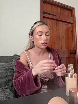 SexySaraxxoo online show from 02-24-26, 12:28