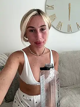 SexySaraxxoo online show from 06-19-26, 12:33