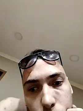 Snapshot of Strawboyy chatting on 10-30-25, 04:48 Strawboyy online show from 10-30-25, 04:48