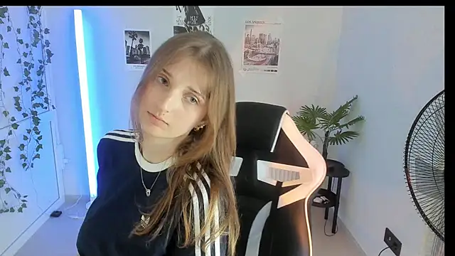 Snapshot of NeyliDream chatting on 07-29-26, 01:10 NeyliDream online show from 07-29-26, 01:10