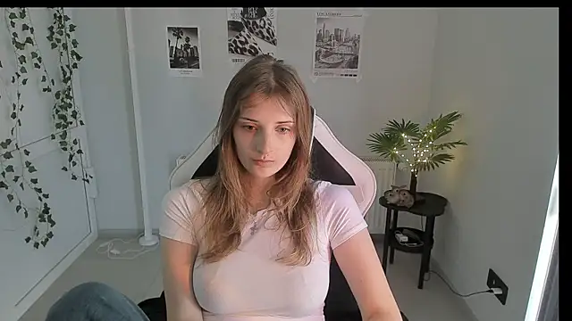 Snapshot of NeyliDream chatting on 07-06-26, 12:23 NeyliDream online show from 07-06-26, 12:23