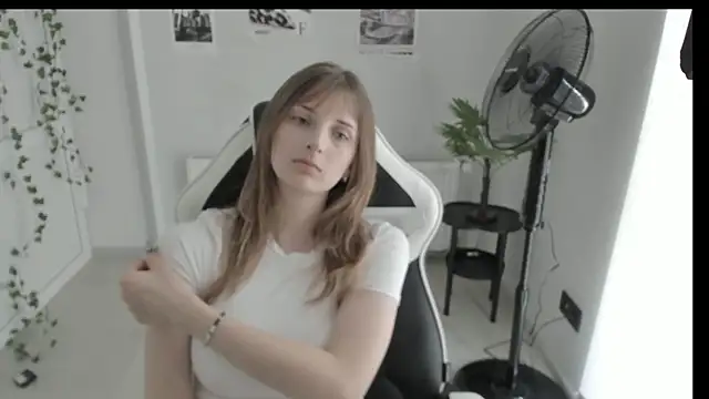 Snapshot of NeyliDream chatting on 06-12-26, 10:13 NeyliDream online show from 06-12-26, 10:13