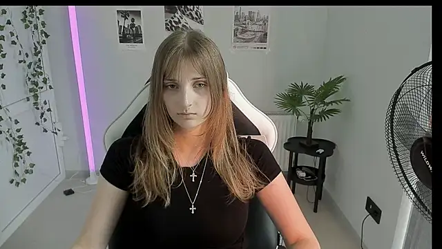 Snapshot of NeyliDream chatting on 07-03-26, 01:39 NeyliDream online show from 07-03-26, 01:39