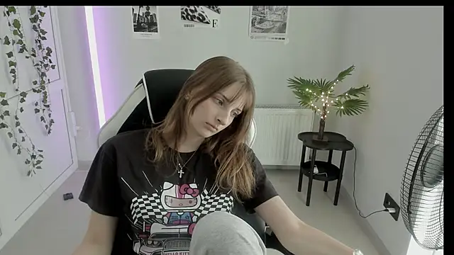 Snapshot of NeyliDream chatting on 06-25-26, 12:21 NeyliDream online show from 06-25-26, 12:21