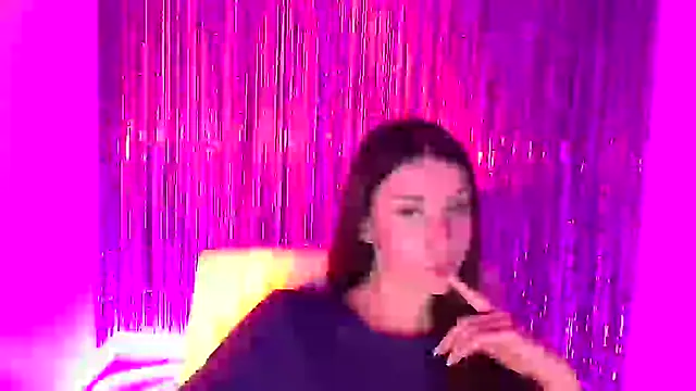 Snapshot of AlisaBubbles chatting on 09-29-25, 11:38 AlisaBubbles online show from 09-29-25, 11:38