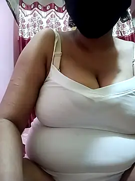 Snapshot of Kanika_kannu28 chatting on 09-20-25, 10:26 Kanika kannu28 online show from 09-20-25, 10:26