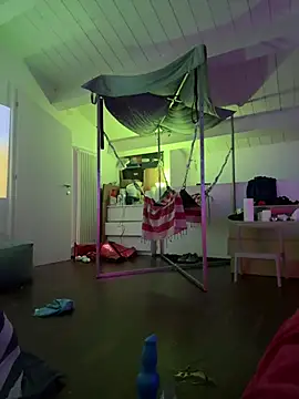 Malcom2f online show from 04-22-26, 06:42