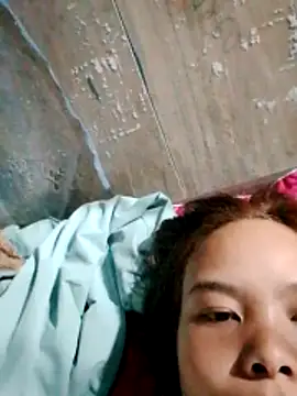 Snapshot of Huyen_x chatting on 12-15-25, 01:06 Huyen x online show from 12-15-25, 01:06