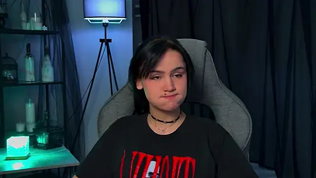 MonicaFarmer online show from 04-10-26, 12:06