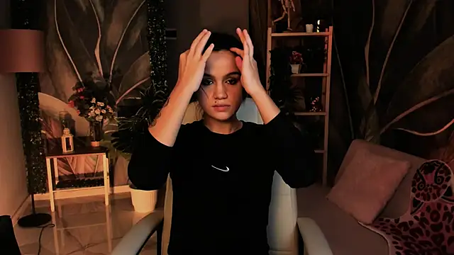 MonicaFarmer online show from 10-06-25, 05:35