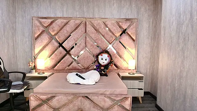 ANABELL BROWN online show from 10-18-25, 07:38