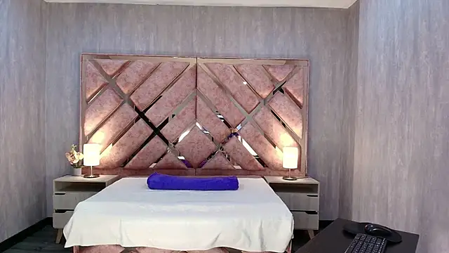 ANABELL BROWN online show from 11-25-25, 07:47