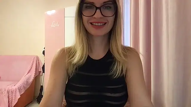 Snapshot of KarelliaStar chatting on 05-13-26, 03:52 KarelliaStar online show from 05-13-26, 03:52