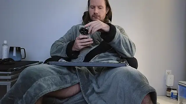 Snapshot of AlbinoAdonis chatting on 10-03-25, 05:58 AlbinoAdonis online show from 10-03-25, 05:58